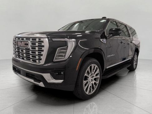 Used 2025 GMC Yukon XL Denali AWD/4WD image 13
