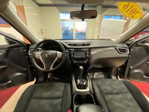 Used 2016 Nissan Rogue SV w/ SV Premium Package image 14