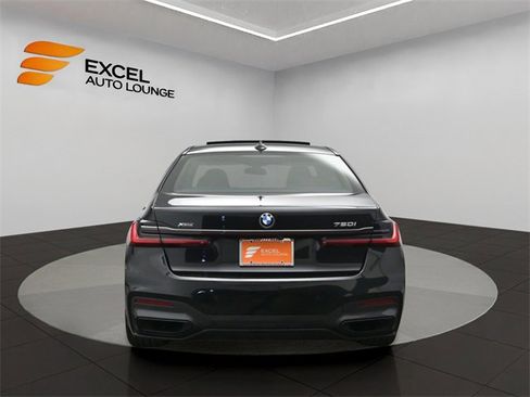 Used 2021 BMW 750i xDrive w/ Executive Package image 4