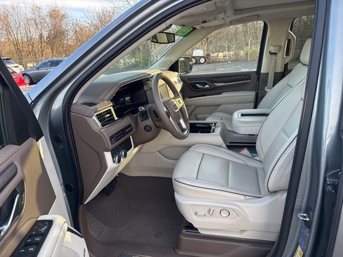 Used 2023 GMC Yukon XL Denali image 11