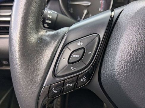 Used 2022 Toyota C-HR XLE image 23
