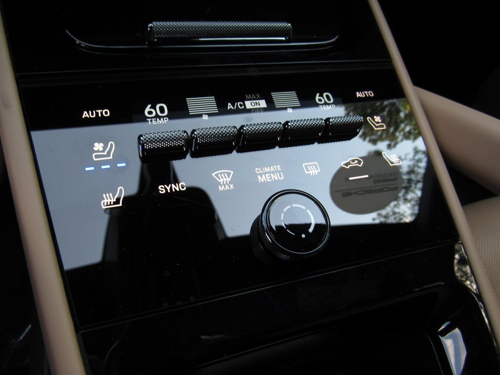Certified 2025 Porsche Cayenne E-Hybrid AWD/4WD image 26