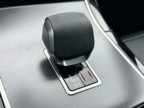 Used 2025 Land Rover Range Rover Velar Dynamic SE AWD/4WD image 18