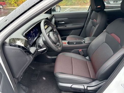 New 2026 Nissan Kicks SR w/ SR Premium Package AWD/4WD image 13