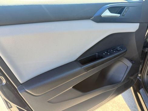 Used 2022 Volkswagen Taos SE image 12