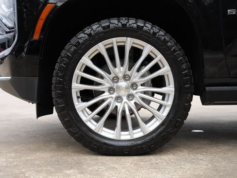 Used 2025 Chevrolet Suburban High Country image 24