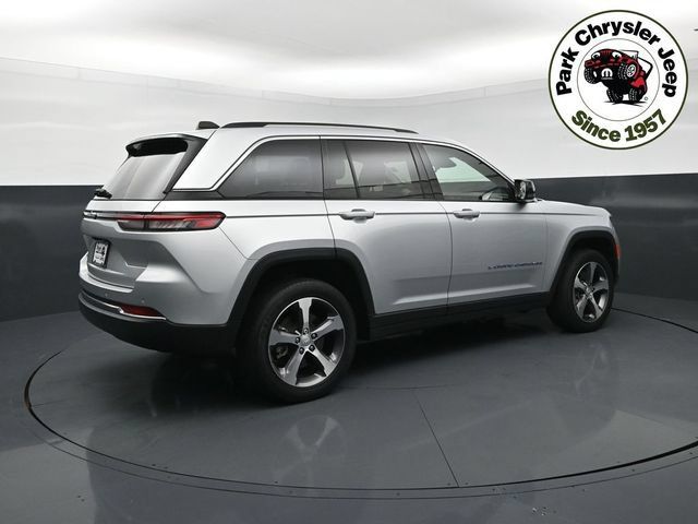 Used 2023 Jeep Grand Cherokee 4WD 4xe image 6