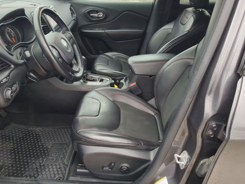 Used 2020 Jeep Cherokee Trailhawk w/ Cold Weather Group image 19