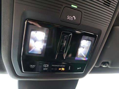 Used 2022 Volkswagen Golf R image 35