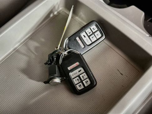 Used 2014 Honda Odyssey Touring Elite image 22