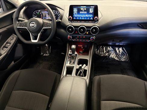 Used 2025 Nissan Sentra SV FWD image 11