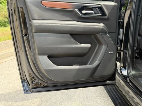 Used 2025 GMC Yukon XL Denali w/ Sun & Power Step Package AWD/4WD image 31