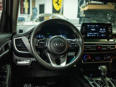 Used 2021 Kia Seltos LX AWD/4WD image 14