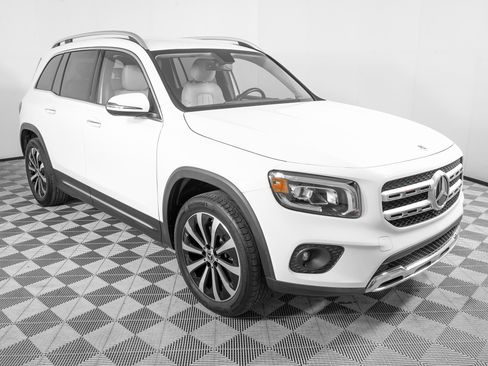 Used 2021 Mercedes-Benz GLB 250 image 3