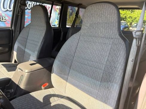 Used 2001 Jeep Cherokee Sport AWD/4WD image 14