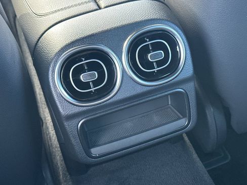 Used 2024 Mercedes-Benz C 300 Sedan image 30