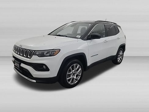 Used 2025 Jeep Compass Limited AWD/4WD image 7