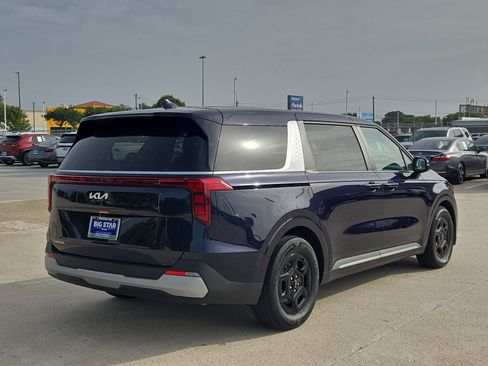 Used 2025 Kia Carnival FWD image 3