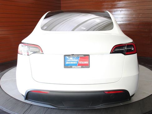 Used 2020 Tesla Model Y Performance image 6