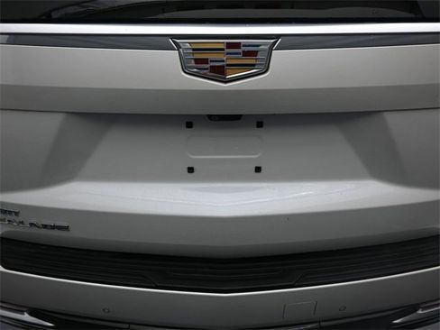 Used 2023 Cadillac Escalade Premium Luxury w/ Performance Package image 16