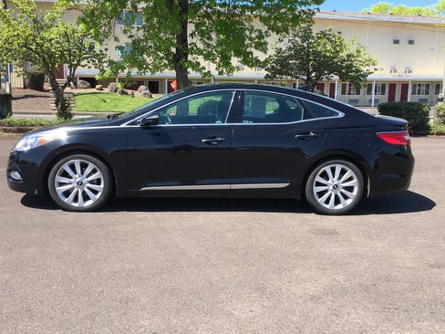 Used 2013 Hyundai Azera w/ Technology Pkg FWD image 3