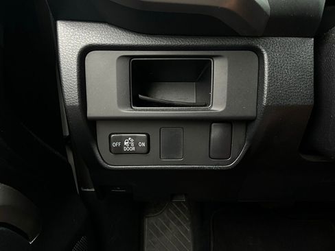 Used 2016 Toyota Tacoma SR5 w/ Towing Package image 21