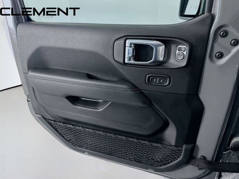 Used 2022 Jeep Wrangler Unlimited Sahara w/ Cold Weather Group image 27