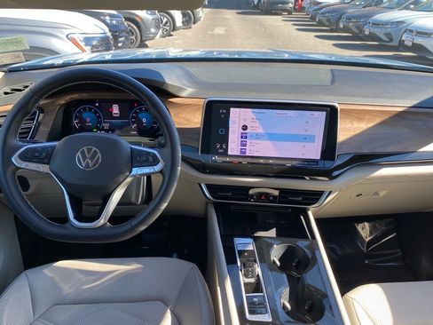 Certified 2025 Volkswagen Atlas SE image 10