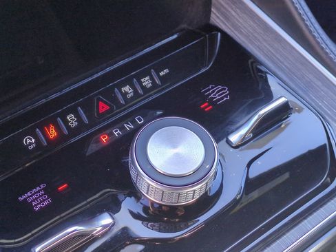 Used 2024 Jeep Wagoneer L Series III w/ Flexible Seating Group image 28