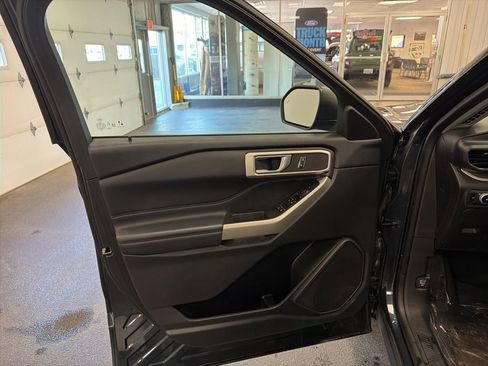 Used 2023 Ford Explorer XLT w/ Equipment Group 202A image 15