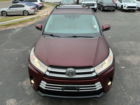 Used 2019 Toyota Highlander Plus w/ Carpet Mat Package (TMS) FWD image 11