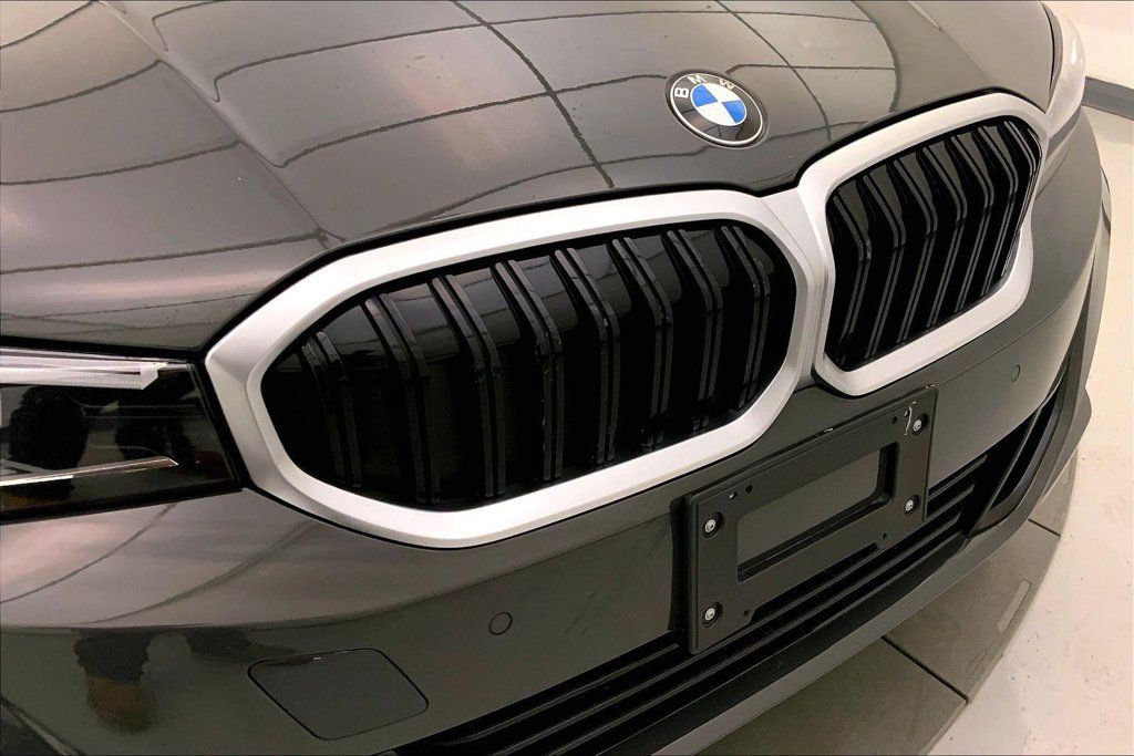 Certified 2023 BMW 330i xDrive Sedan w/ Premium Package AWD/4WD image 29