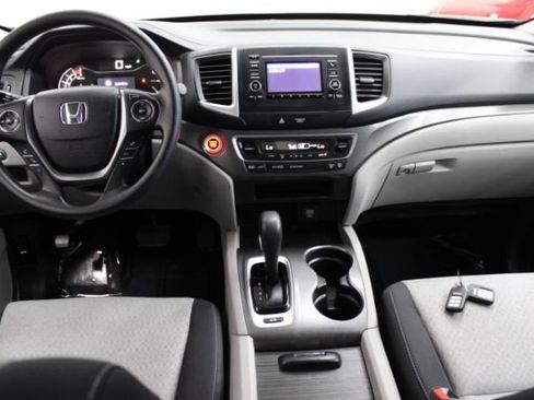 Used 2017 Honda Ridgeline RTS image 2