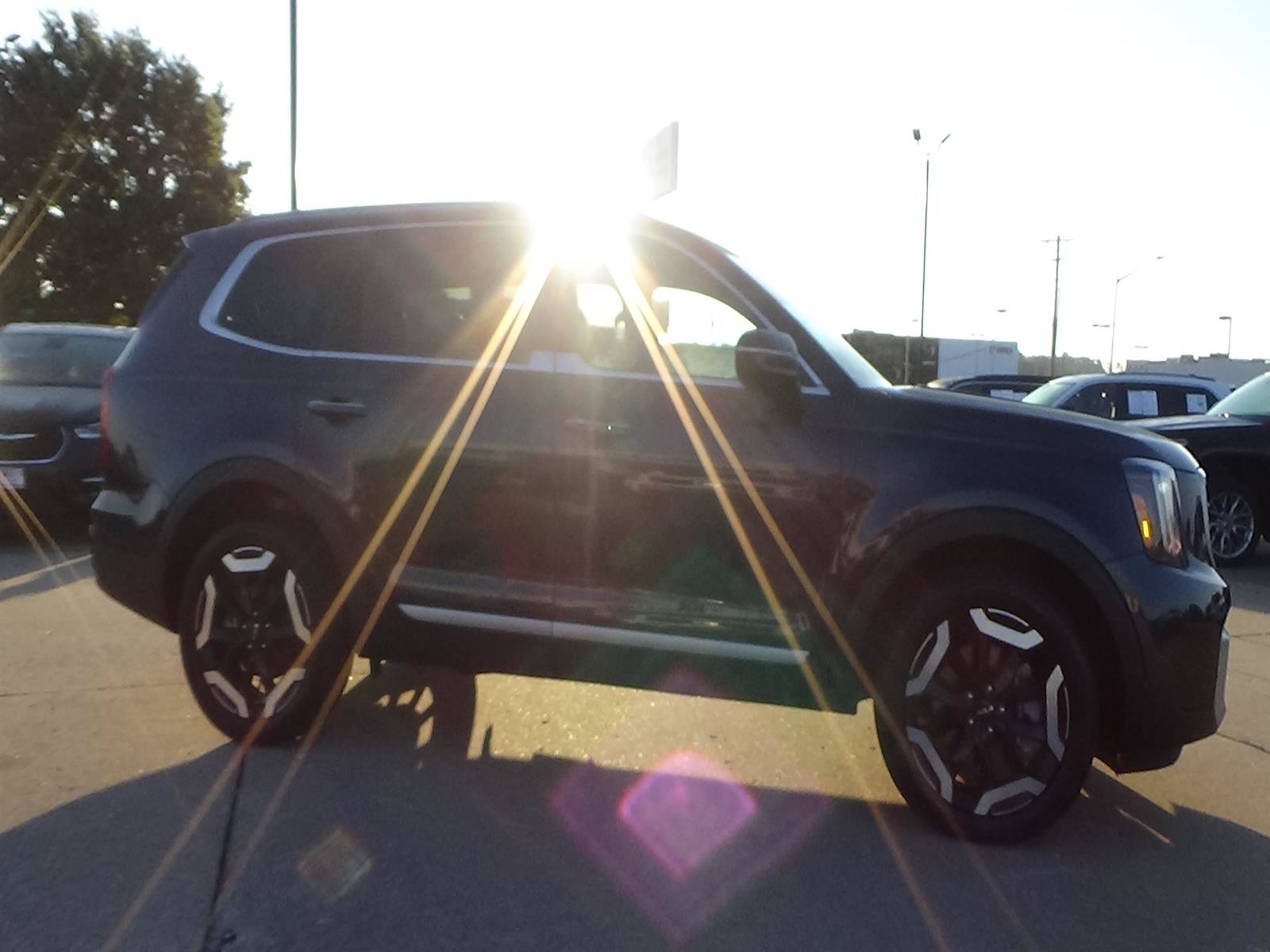 Used 2025 Kia Telluride S FWD image 5