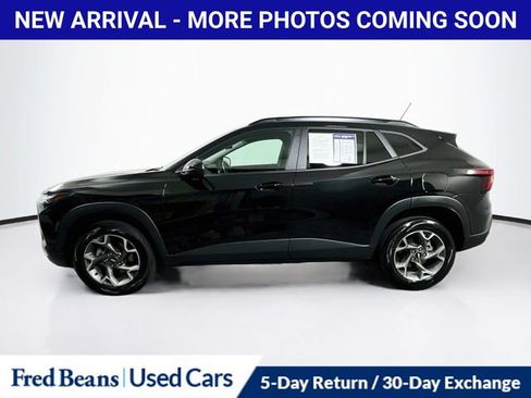 Used 2025 Chevrolet Trax LT w/ Driver Confidence Package FWD image 5