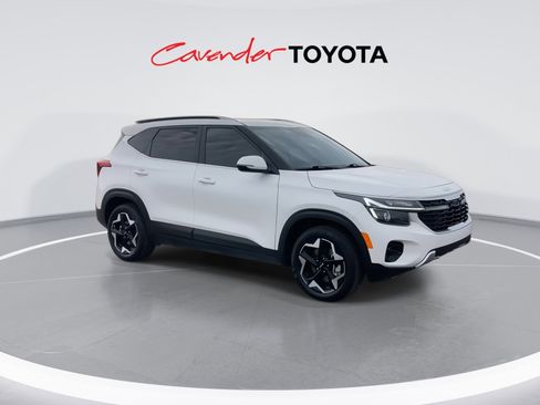 Used 2024 Kia Seltos EX image 2