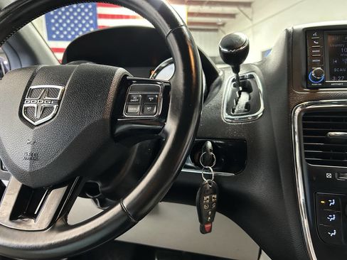 Used 2017 Dodge Grand Caravan SXT FWD image 20