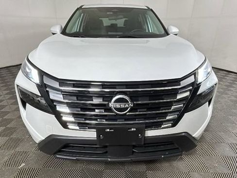 Used 2024 Nissan Rogue SV AWD/4WD image 8