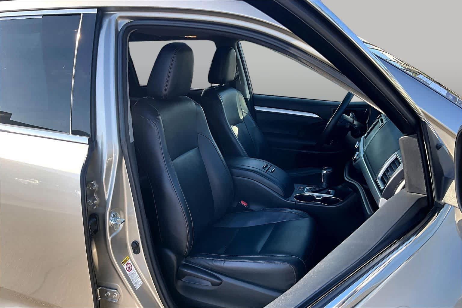 Used 2016 Toyota Highlander XLE FWD image 8