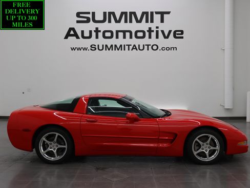 Used 2004 Chevrolet Corvette Coupe w/ Preferred Equipment Group RWD image 1