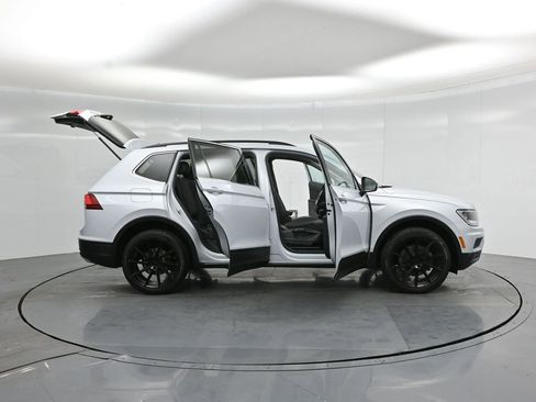 Used 2019 Volkswagen Tiguan SE w/ Panoramic Sunroof Package FWD image 5