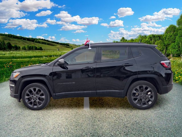 Certified 2021 Jeep Compass Latitude w/ Sun and Sound Group AWD/4WD image 3