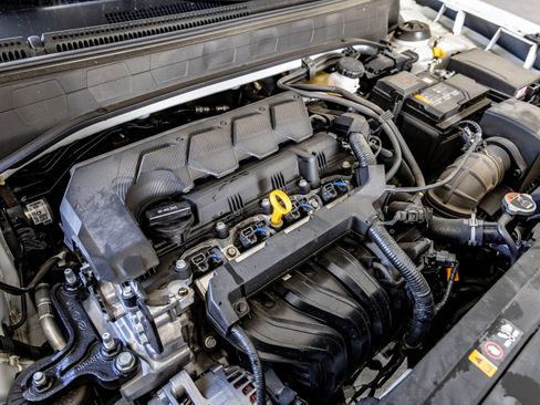 Used 2025 Hyundai Venue SEL FWD image 27