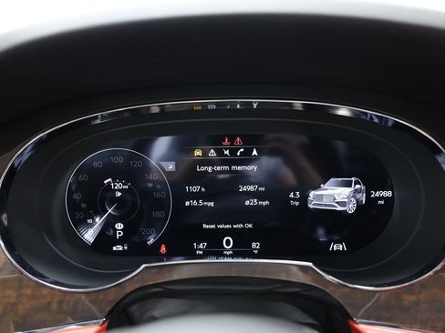 Used 2022 Bentley Bentayga AWD/4WD image 33