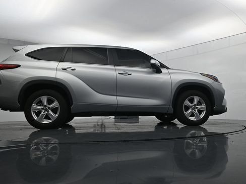 Used 2023 Toyota Highlander LE FWD image 36
