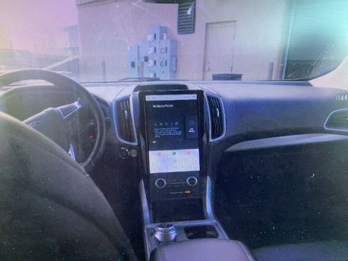 Used 2024 Ford Edge SEL image 16