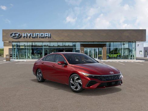 Used 2025 Hyundai Elantra Limited FWD image 2