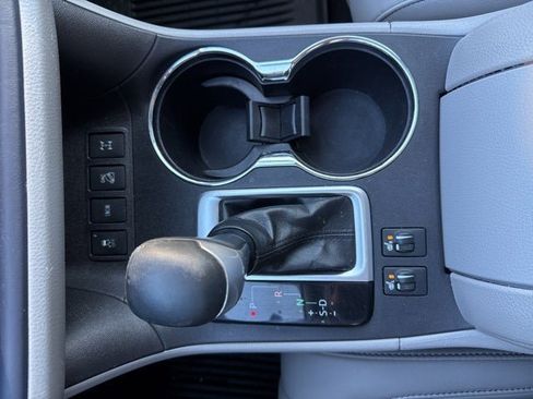 Used 2019 Toyota Highlander XLE image 35