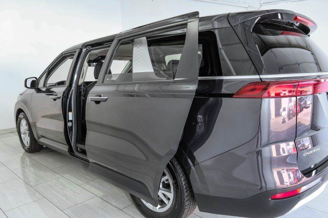 Used 2023 Kia Carnival LX FWD image 44