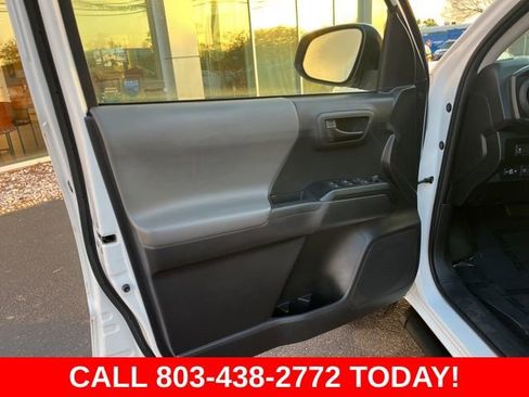 Used 2022 Toyota Tacoma SR AWD/4WD image 4